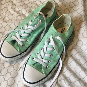 Mint green women’s Allstar Converse size 7.